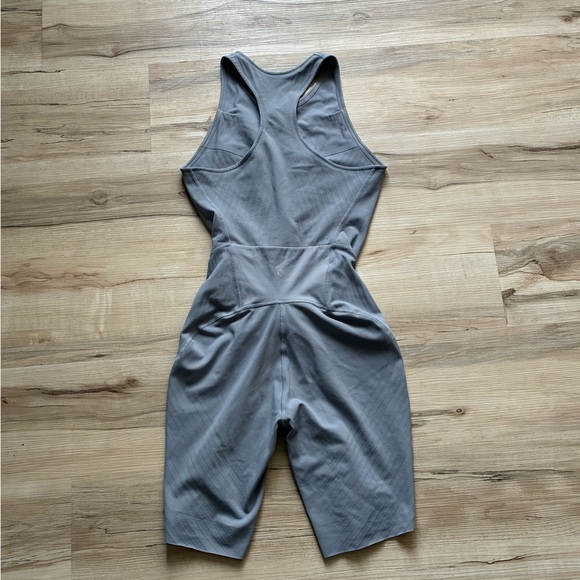 Lululemon Running One Piece Women's Gray Sleeveless Zip-Front Jumpsuit Romper - Picture 8 of 13